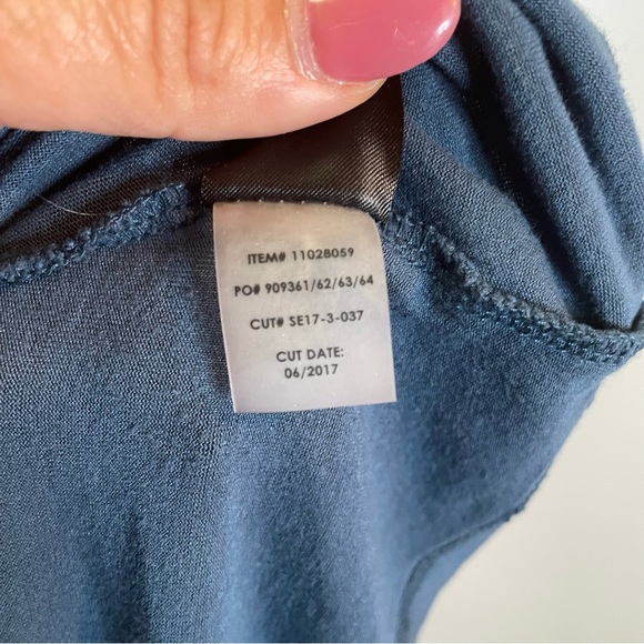 TORRID SUPER SOFT Lace Trim Cold Shoulder Top SZ/2 - Picture 10 of 10